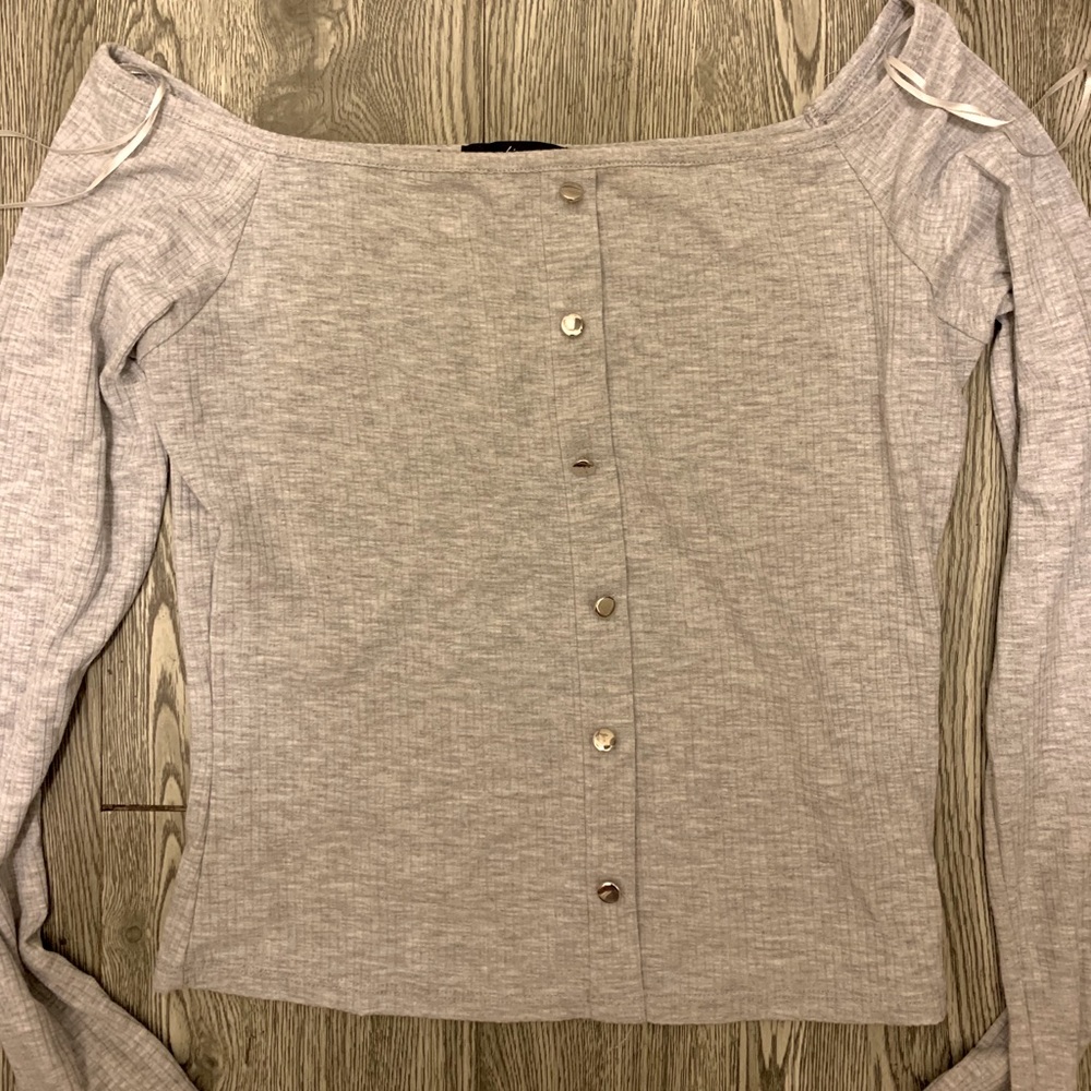 Grey long sleeve shirt